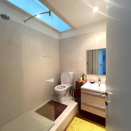 Superbe De 100m2 Face A La Dans Un Ancien Palace *