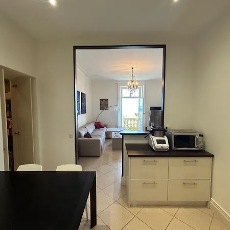 Superbe De 100m2 Face A La Dans Un Ancien Palace Lägenhet Menton