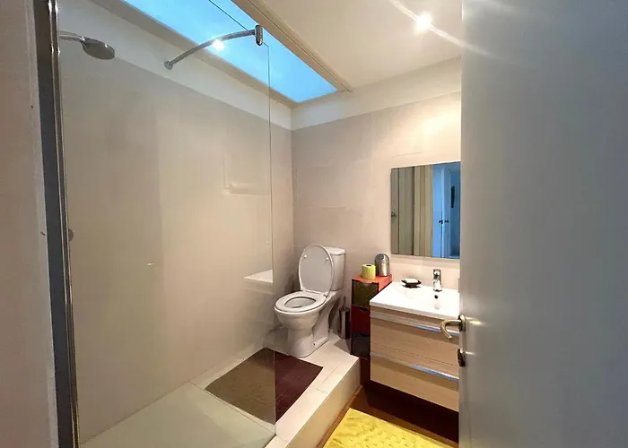 Superbe De 100m2 Face A La Dans Un Ancien Palace *