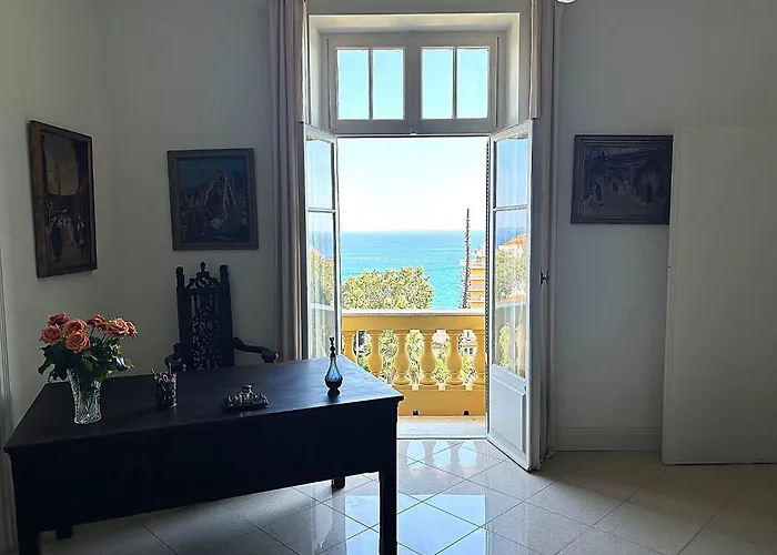 Superbe De 100m2 Face A La Dans Un Ancien Palace *