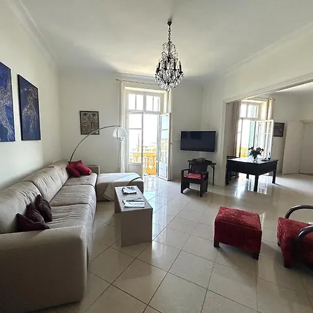 Superbe De 100m2 Face A La Dans Un Ancien Palace * Menton