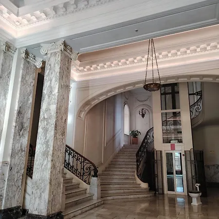 Superbe De 100m2 Face A La Dans Un Ancien Palace Menton