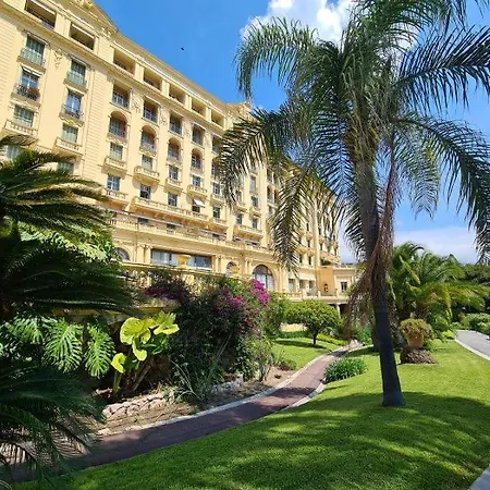 Superbe De 100m2 Face A La Dans Un Ancien Palace Lägenhet Menton