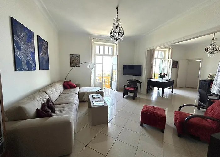 Superbe De 100m2 Face à La Dans Un Ancien Palace * Menton