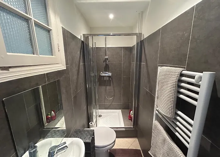 Superbe De 100m2 Face à La Dans Un Ancien Palace Apartamento Menton