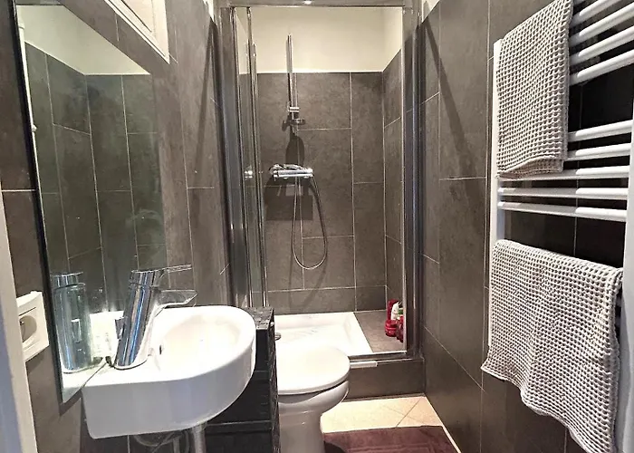 Superbe De 100m2 Face A La Dans Un Ancien Palace